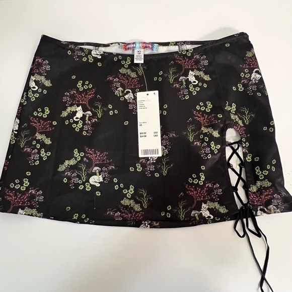 NWT Urban outfitters blossom satin printed lace up mini skirt cat print size XS - Picture 8 of 11